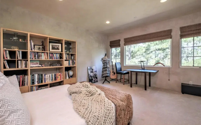 Lx17 Pebble Beach Golfer Retreat