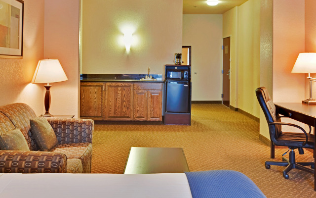 Holiday Inn Express Delano by IHG