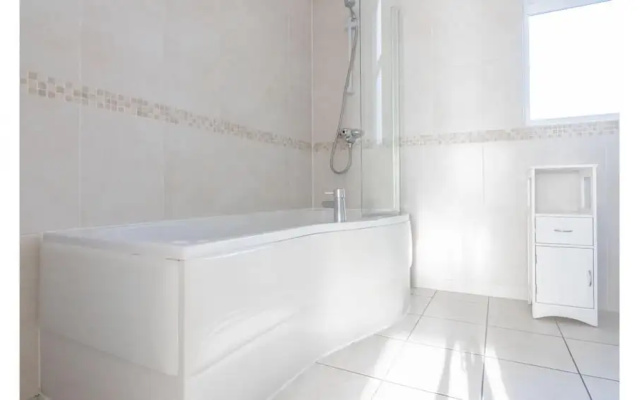 2 Bedroom in Kew Gardens - Clarendon Garden