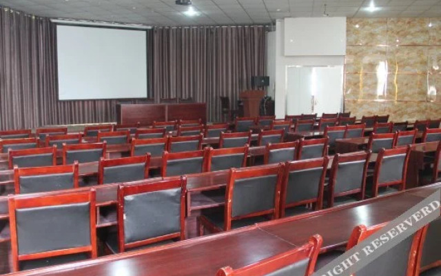 Elong Anyun Hotel (Shangqiu Shangzi Fourth Senior High School)