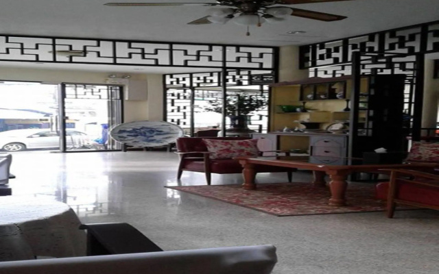 Srisomboon Hostel