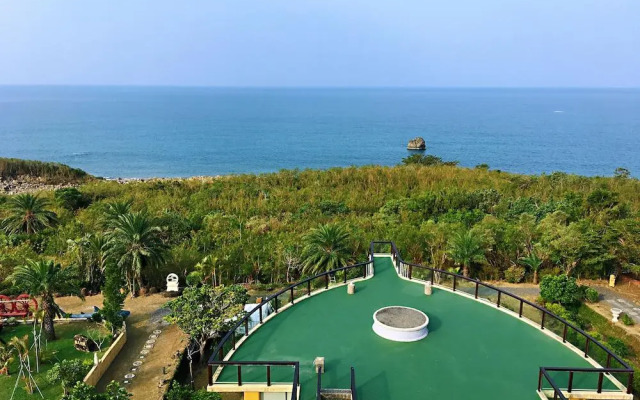 Whales Mountain & Seaview Resort