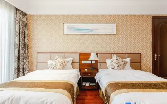 Tianju Caohai Holiday Hotel