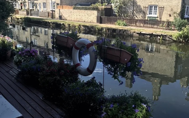 Hertford - Sleeps 2 - 92 Walking Score - Garden