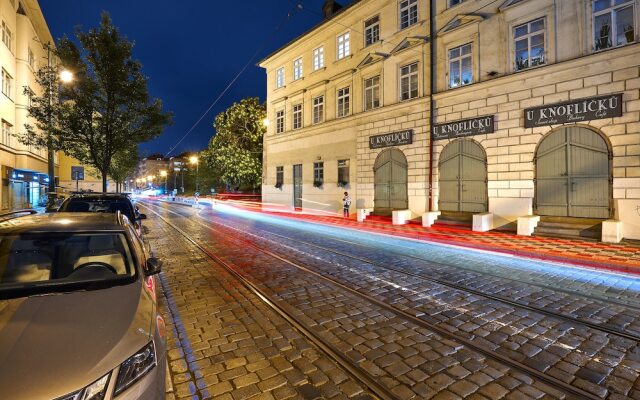 Отель DownTown Suites Mala Strana Чехия, Прага - отзывы, цены и фото номеров - забронировать отель DownTown Suites Mala Strana онлайн вид на фасад
