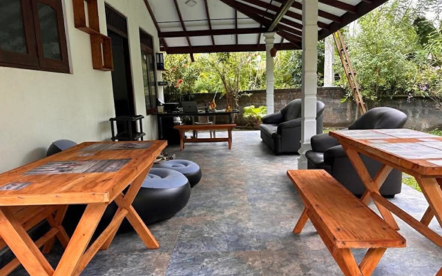 R BackPacker Hostel
