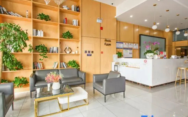 GreenTree Hotel (Fuyang Auto Parts City Convention and Exhibition Center)