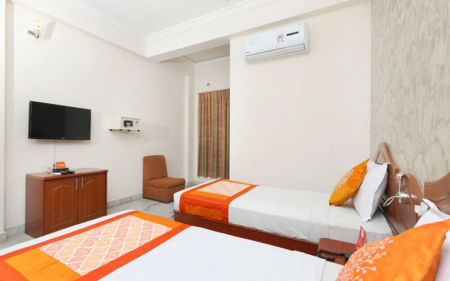 OYO 15101 Hotel Royal Paris