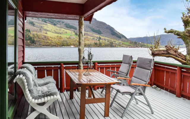 Nice Home in Ølensvåg With 3 Bedrooms and Wifi