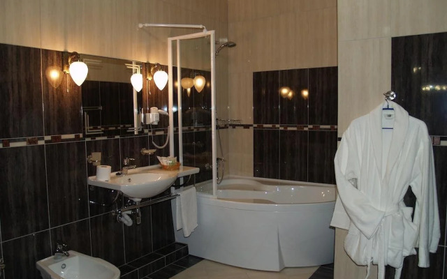 Atrium Hotel