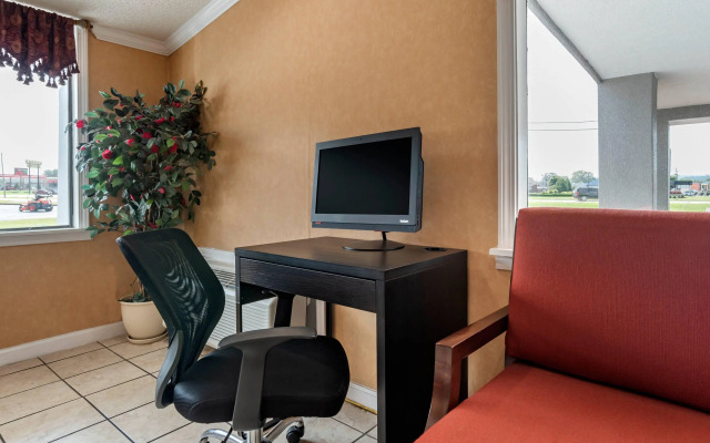 Econo Lodge Oxford near Choccolocco Park