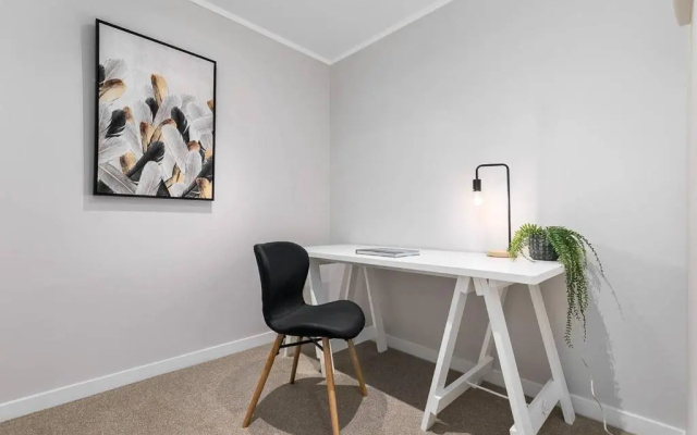 Beautifully Modern Brand New Central Apartment