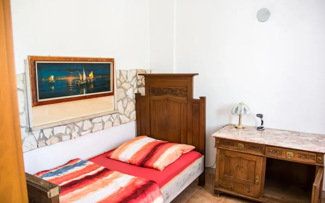 Apartment 1981