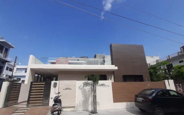 OYO 82834 Krishna Guest House