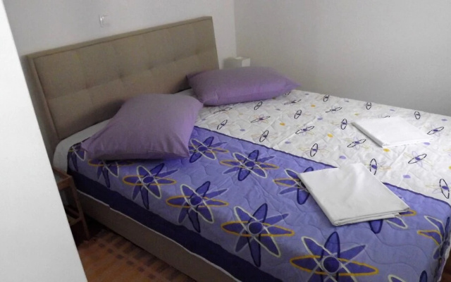 Appealing Apartment 8 Sleeps 3 Guests