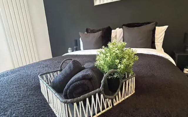 AMAZING CENTRAL 3 bed REFURB sleeps 5