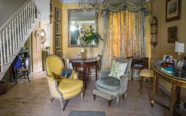 Hurlingham Bed  Breakfast