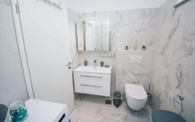 L Apartment