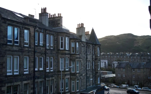 Spacious 2 Bedroom Apartment in Meadowbank