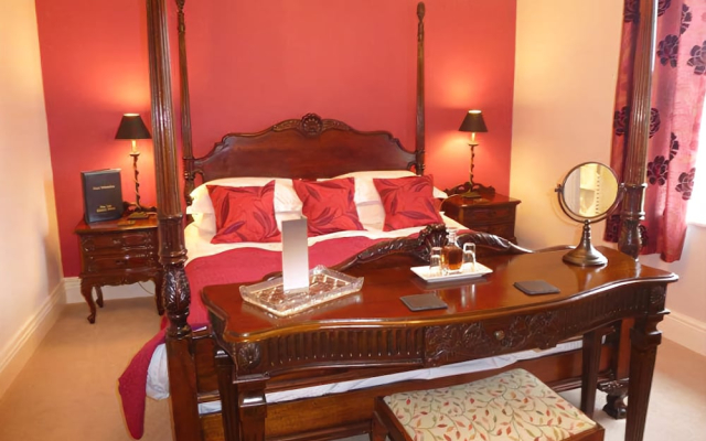 West Vale Country House