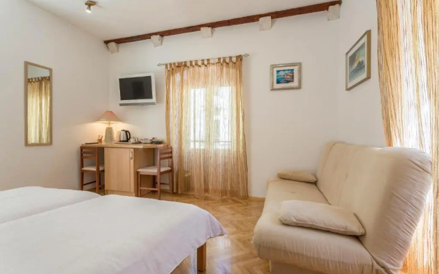 Carrara Accommodation