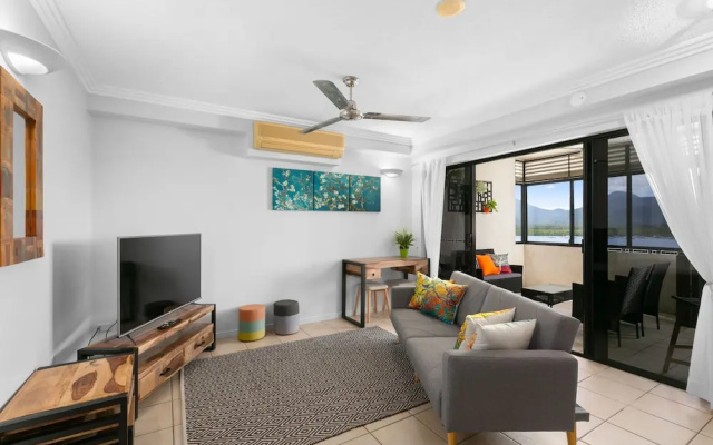 Belle Escapes - Chic City Apartment with Water Views