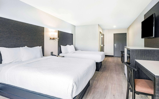 Days Inn & Suites by Wyndham Niagara Falls/Buffalo