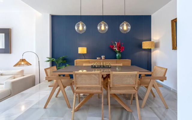 Exclusive 2BD Apartment With Private Terrace in Marbella Royal Gardens