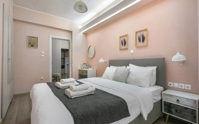City Vibes - 2-BR Apt. with Backyard in kolonaki