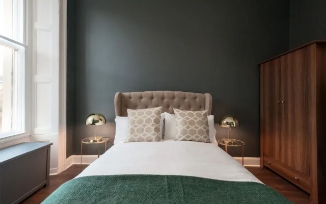 1 Bedroom Apartment In The West End