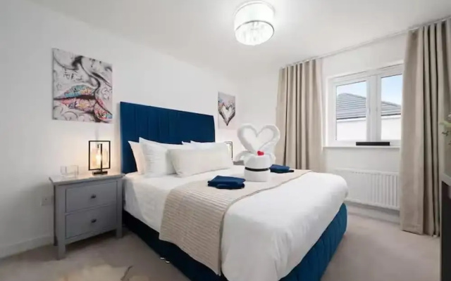 Stylish House in Perth-hot Tub-garden-sleeps 6