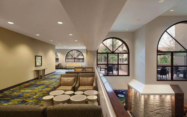 Embassy Suites by Hilton Phoenix Tempe