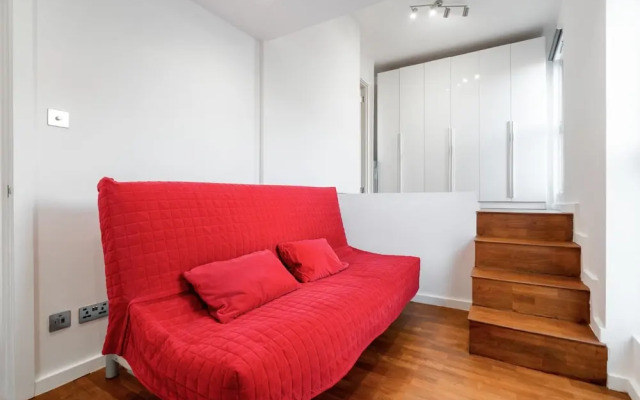 Mod-minimalist Flat w Balcony Sleeps 4 Shoreditch