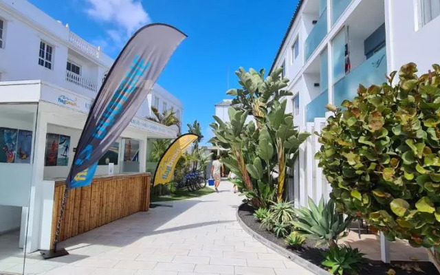 COOL Apartment NEAR Beach Pool & AC 1