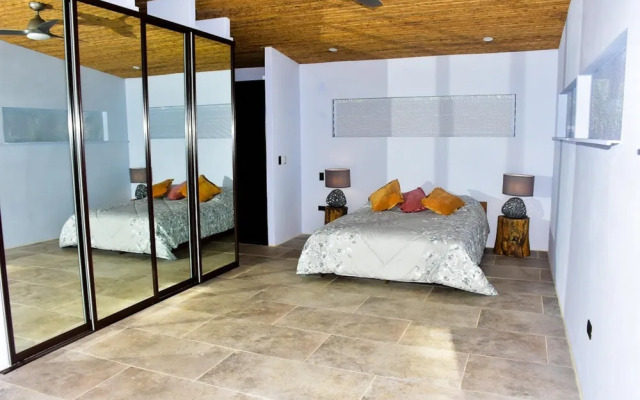 2BR Fabulous Blue House Near Quepos MA