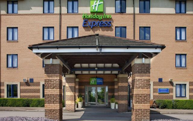 Отель Holiday Inn Express London - Dartford вид на фасад