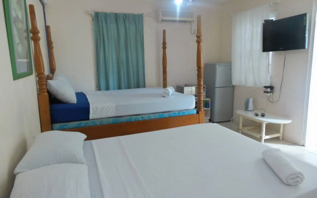 Capt. Harris Suites
