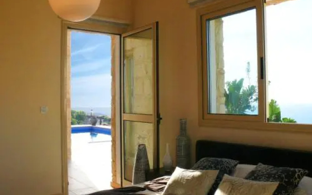 Happy Trails Pomos Panoramic Villa