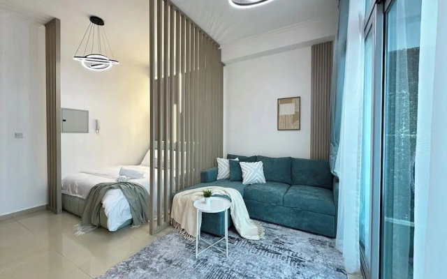Stylish Studio with Stunning Canal View