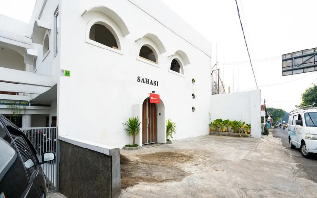 RedDoorz near Exit Toll Tanah Baru Bogor