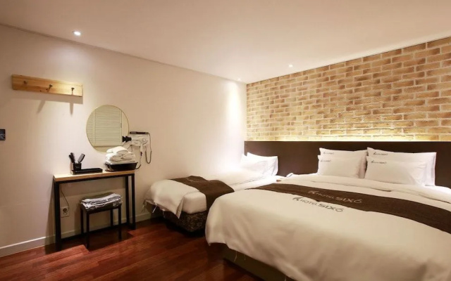 Hotel Six