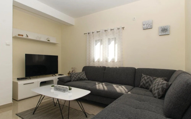 Awesome Home in Poplat With Wifi and 2 Bedrooms