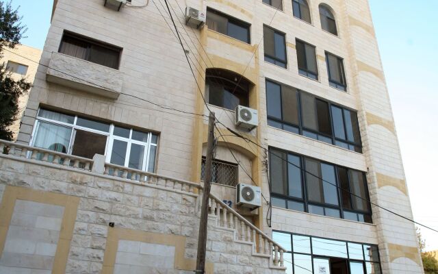 Отель Arabian Suites Иордания, Амман - 1 отзыв об отеле, цены и фото номеров - забронировать отель Arabian Suites онлайн вид на фасад
