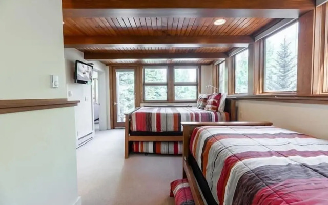 Ski In Ski Out condo with Access to Vail Mountain by RedAwning
