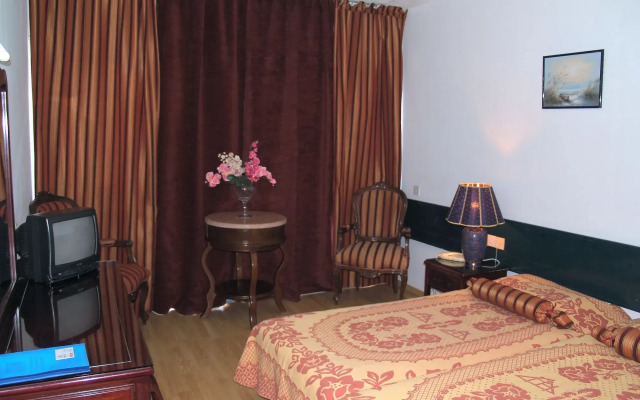 Paphiessa Hotel & Apartments