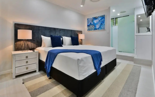 Poinciana Lodges -Ocean Views