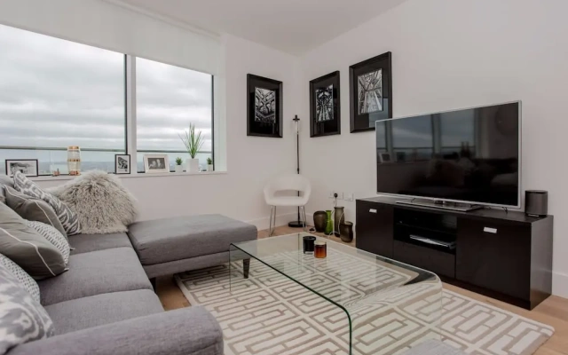 2 Bedroom Flat in Battersea on 20th Floor
