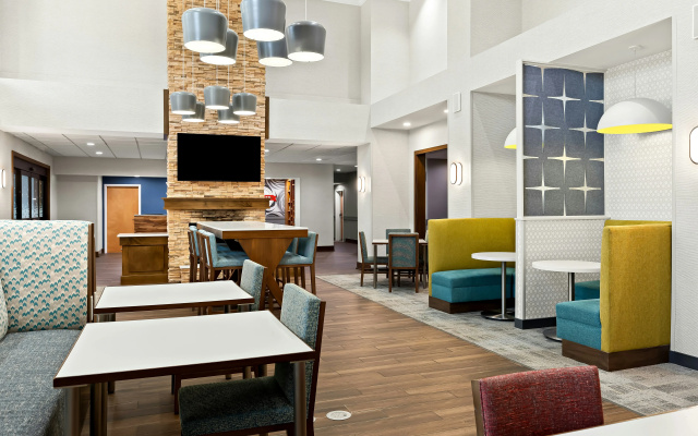 Hampton Inn & Suites Canton