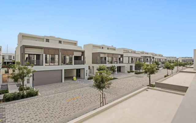 Silkhaus Spacious 3bdr Maid Tilal Al Ghaf