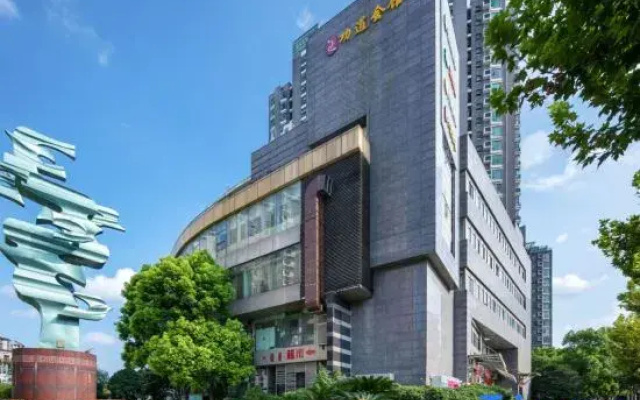 Jungui Hotel (Shanghai Jinshajiang Road Metro Station Branch)